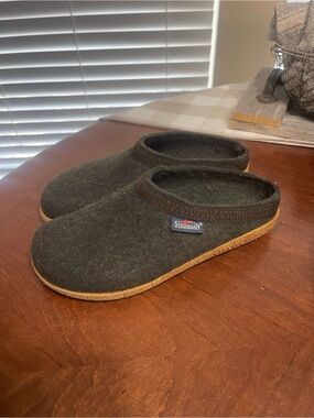 Stegmann wool clogs *read